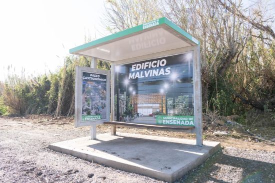 Nuevos refugios en las paradas de micro de Ensenada - La Plata Data